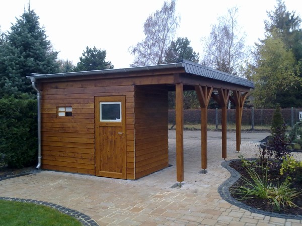 Carport Konstruktion mit Geräteschuppen